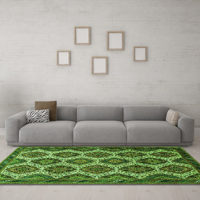 Machine Washable Persian Green Traditional Area Rugs in a Living Room,, wshtr3219grn