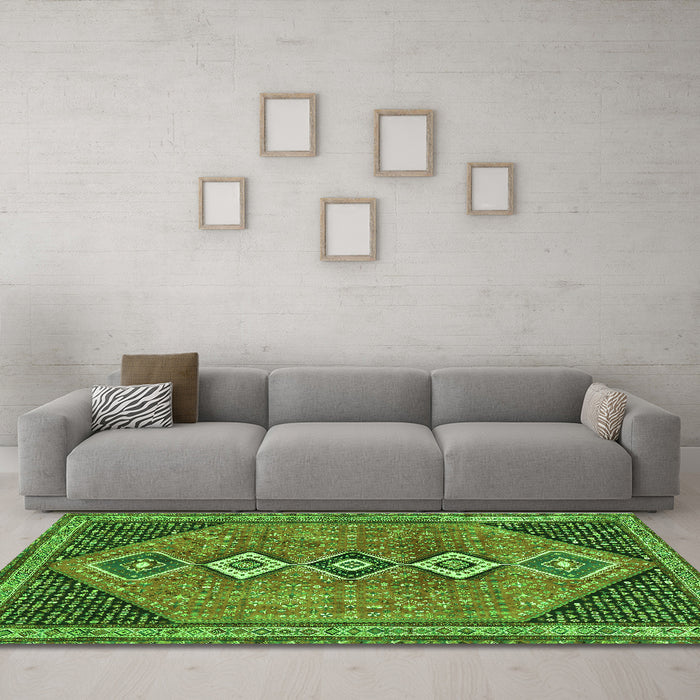 Machine Washable Persian Green Traditional Area Rugs in a Living Room,, wshtr3220grn
