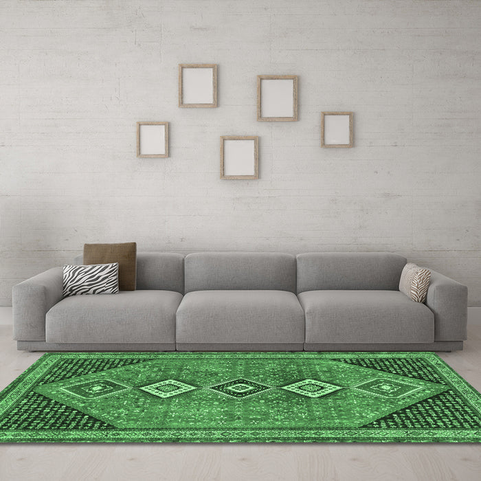 Machine Washable Persian Emerald Green Traditional Area Rugs in a Living Room,, wshtr3220emgrn
