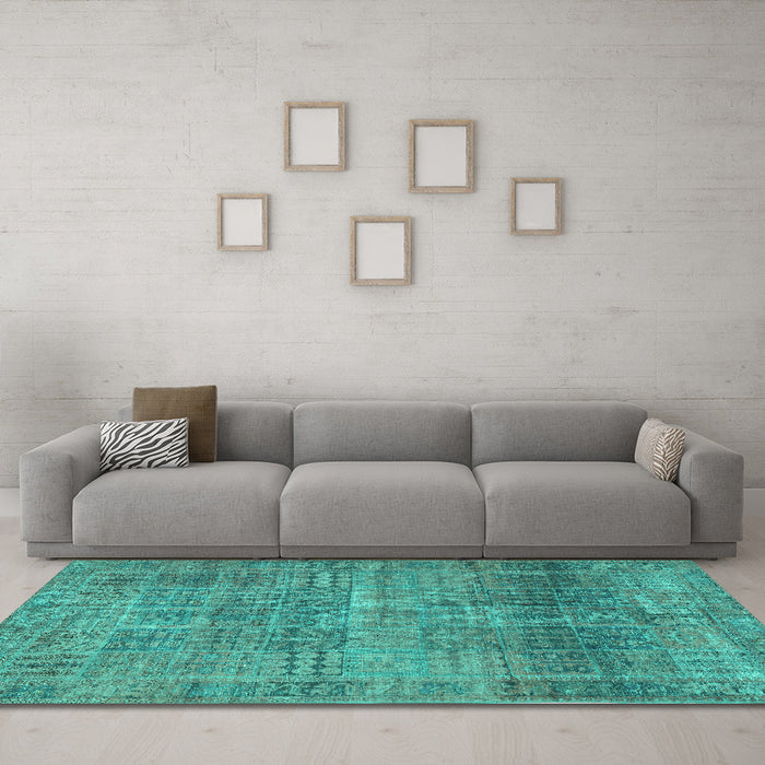 Machine Washable Persian Turquoise Traditional Area Rugs in a Living Room,, wshtr3224turq