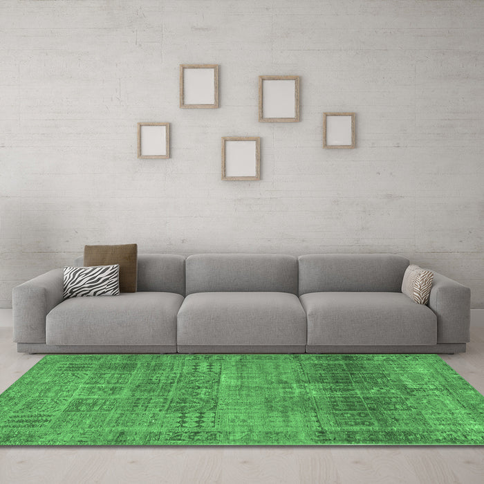 Machine Washable Persian Emerald Green Traditional Area Rugs in a Living Room,, wshtr3224emgrn