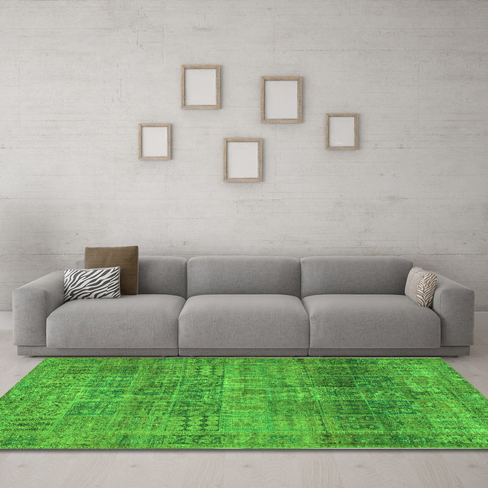 Machine Washable Persian Green Traditional Area Rugs in a Living Room,, wshtr3224grn