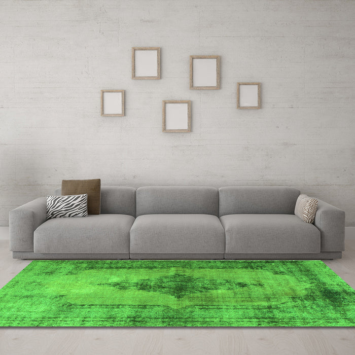 Machine Washable Persian Green Traditional Area Rugs in a Living Room,, wshtr3225grn