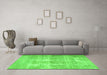 Machine Washable Persian Green Traditional Area Rugs in a Living Room,, wshtr3228grn