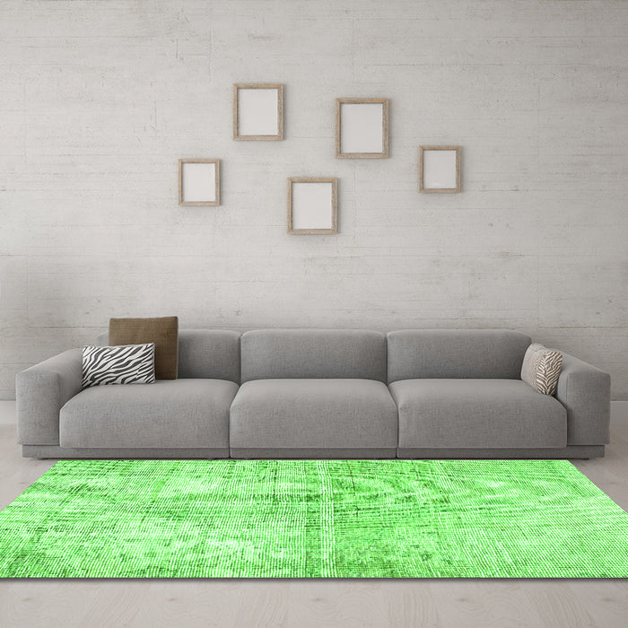 Machine Washable Persian Green Traditional Area Rugs in a Living Room,, wshtr3229grn