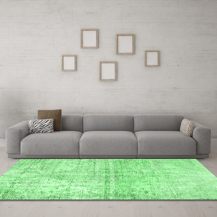 Machine Washable Persian Emerald Green Traditional Area Rugs in a Living Room,, wshtr3229emgrn