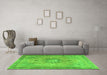 Machine Washable Persian Green Traditional Area Rugs in a Living Room,, wshtr3232grn