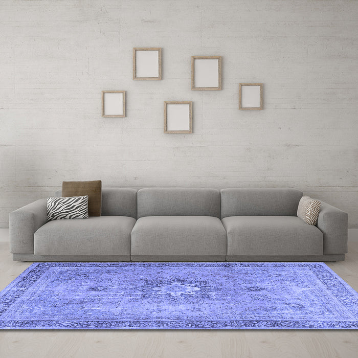 Machine Washable Persian Blue Traditional Rug in a Living Room, wshtr3232blu