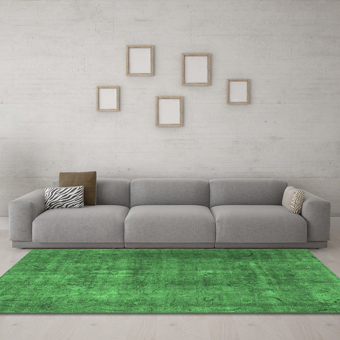 Machine Washable Persian Emerald Green Traditional Area Rugs in a Living Room,, wshtr3234emgrn