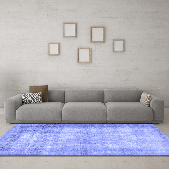 Machine Washable Persian Blue Traditional Rug in a Living Room, wshtr3235blu