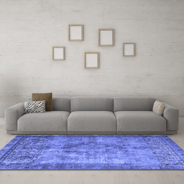 Machine Washable Persian Blue Traditional Rug in a Living Room, wshtr3236blu