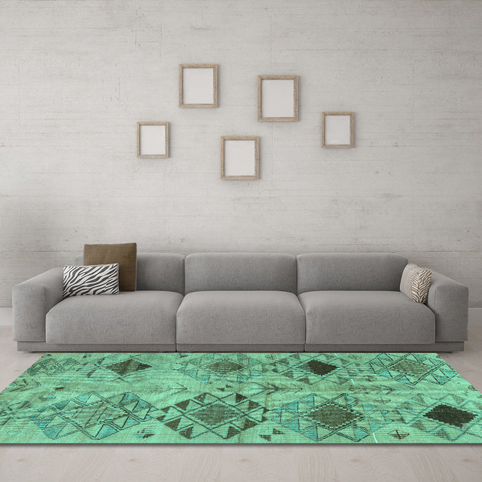 Machine Washable Persian Turquoise Traditional Area Rugs in a Living Room,, wshtr3238turq