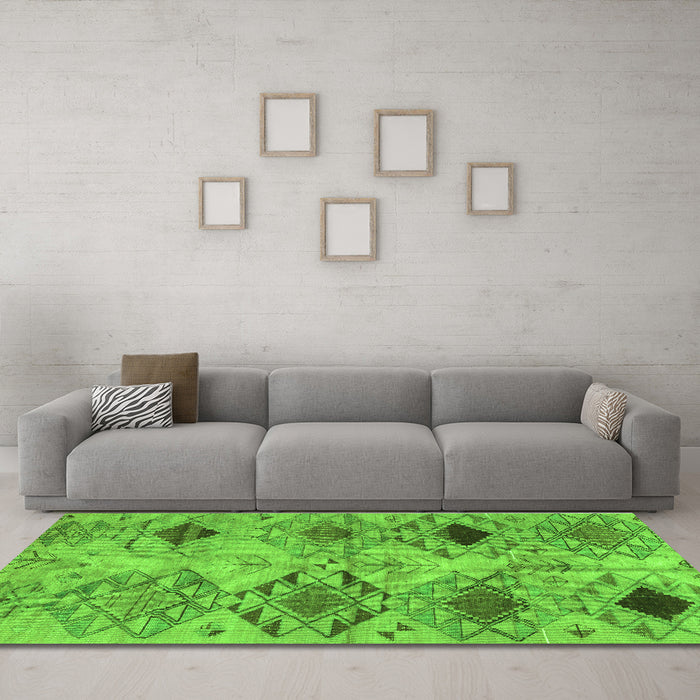 Machine Washable Persian Green Traditional Area Rugs in a Living Room,, wshtr3238grn