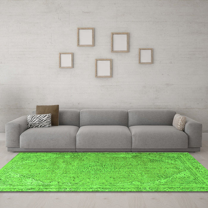 Machine Washable Persian Green Traditional Area Rugs in a Living Room,, wshtr3239grn