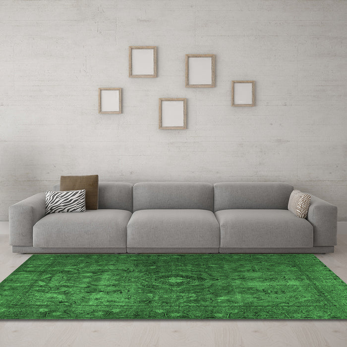 Machine Washable Persian Emerald Green Traditional Area Rugs in a Living Room,, wshtr3240emgrn