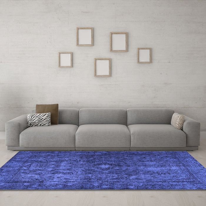 Machine Washable Persian Blue Traditional Rug in a Living Room, wshtr3240blu