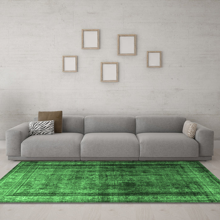 Machine Washable Persian Emerald Green Traditional Area Rugs in a Living Room,, wshtr3243emgrn