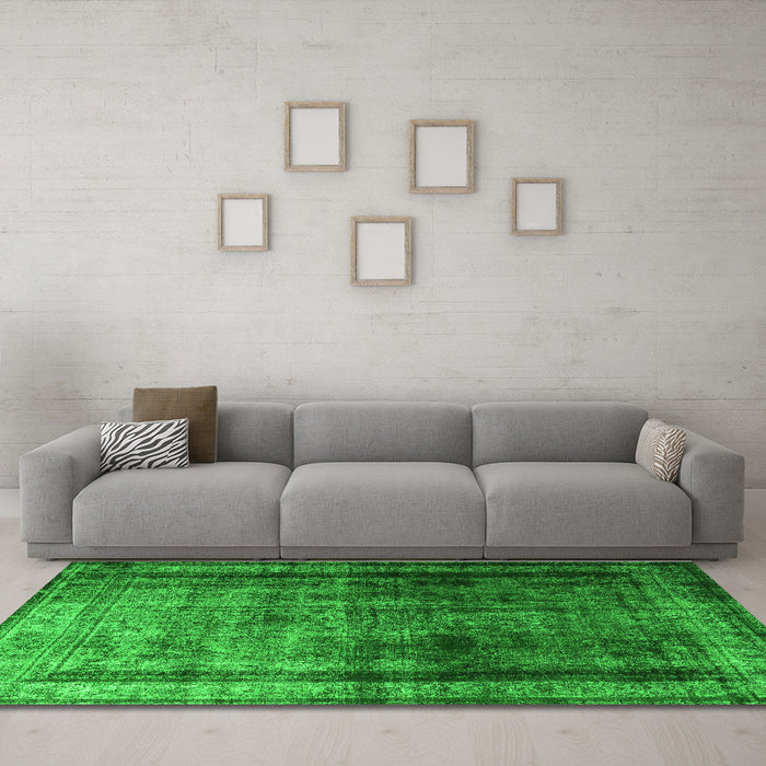 Machine Washable Persian Green Traditional Area Rugs in a Living Room,, wshtr3243grn