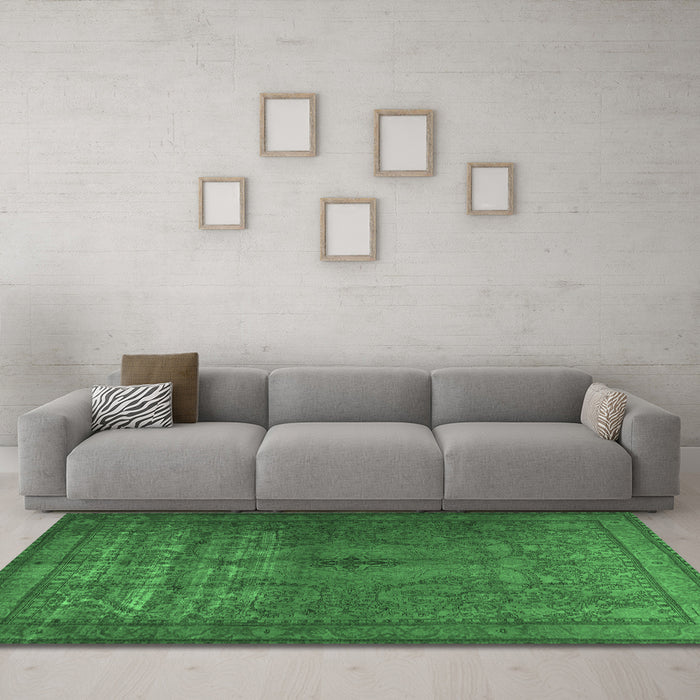 Machine Washable Persian Emerald Green Traditional Area Rugs in a Living Room,, wshtr3244emgrn