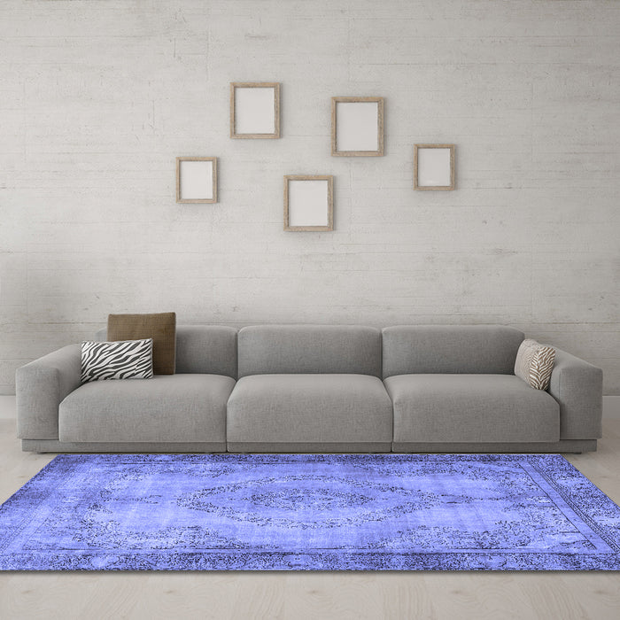 Machine Washable Persian Blue Traditional Rug in a Living Room, wshtr3248blu