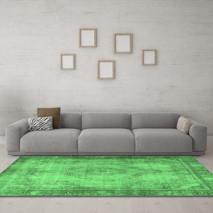 Machine Washable Persian Emerald Green Traditional Area Rugs in a Living Room,, wshtr3248emgrn