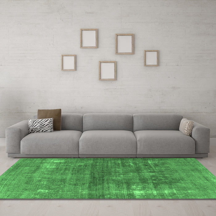 Machine Washable Persian Emerald Green Traditional Area Rugs in a Living Room,, wshtr3249emgrn