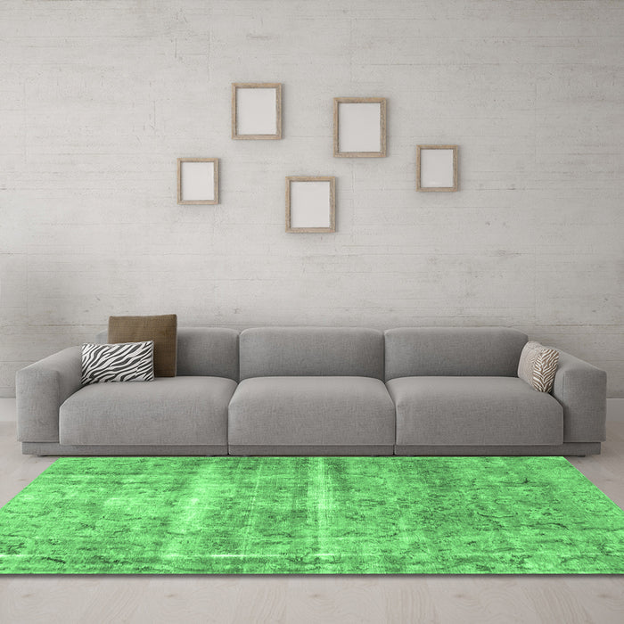 Machine Washable Persian Emerald Green Traditional Area Rugs in a Living Room,, wshtr3250emgrn