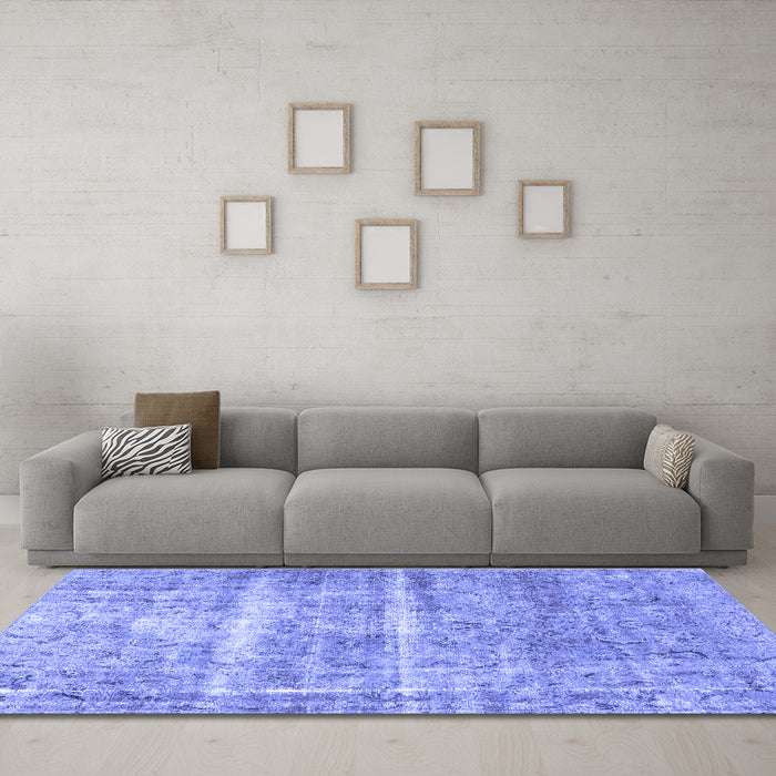 Machine Washable Persian Blue Traditional Rug in a Living Room, wshtr3250blu
