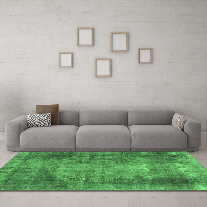 Machine Washable Persian Emerald Green Traditional Area Rugs in a Living Room,, wshtr3251emgrn