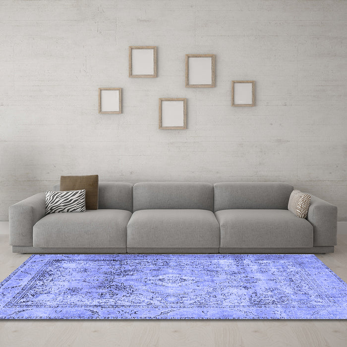 Machine Washable Persian Blue Traditional Rug in a Living Room, wshtr3252blu