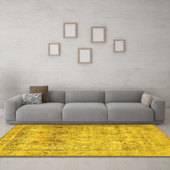 Machine Washable Persian Yellow Traditional Rug in a Living Room, wshtr3252yw