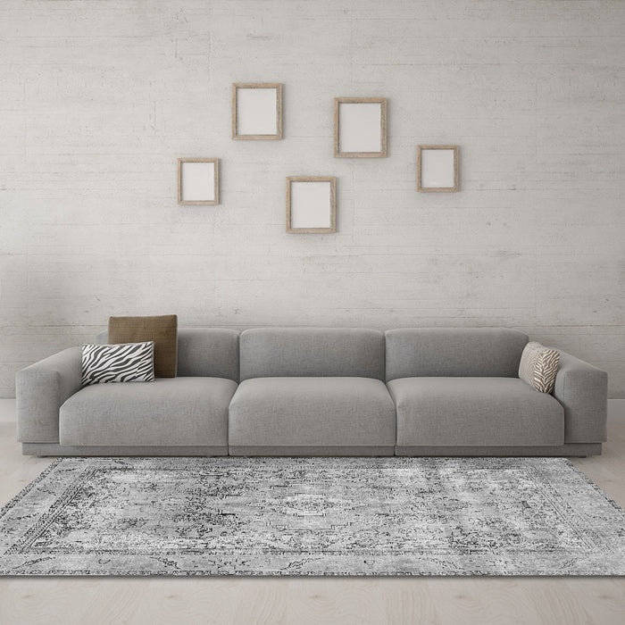 Machine Washable Persian Gray Traditional Rug in a Living Room,, wshtr3252gry