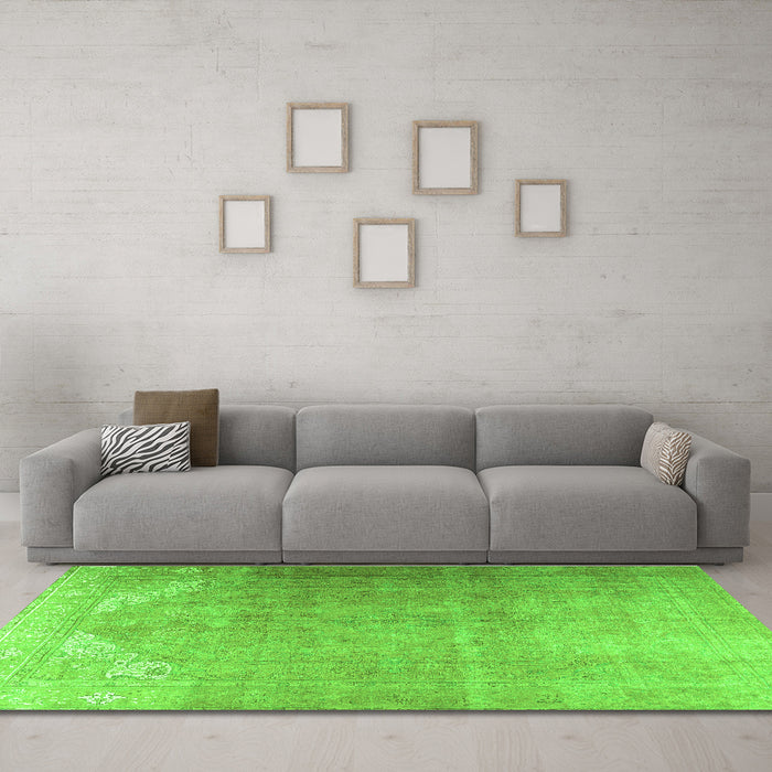 Machine Washable Persian Green Traditional Area Rugs in a Living Room,, wshtr3253grn