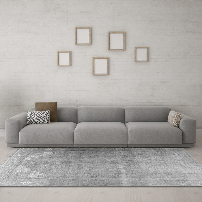 Machine Washable Persian Gray Traditional Rug in a Living Room,, wshtr3253gry