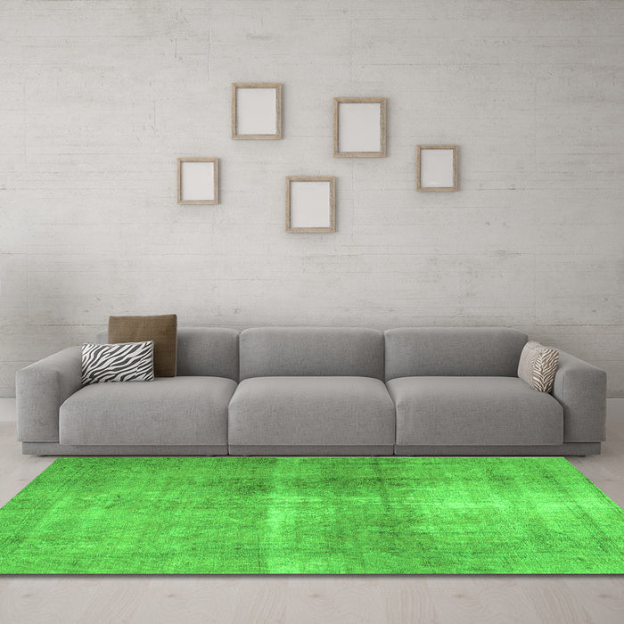 Machine Washable Persian Green Traditional Area Rugs in a Living Room,, wshtr3255grn