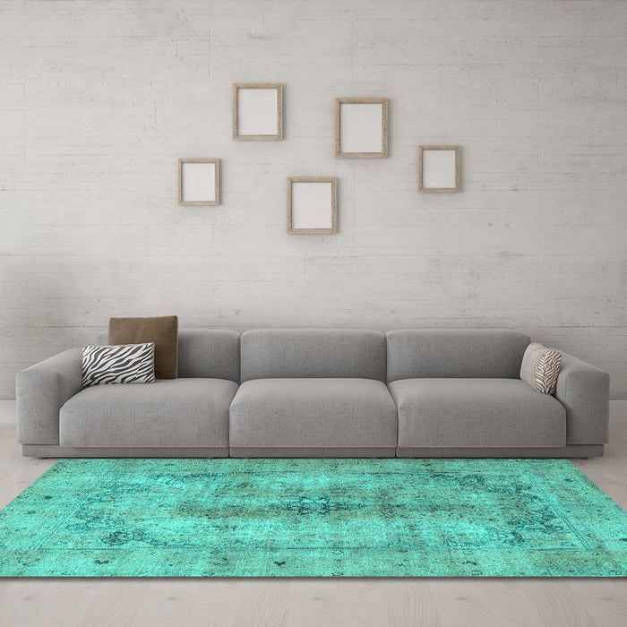 Machine Washable Persian Turquoise Traditional Area Rugs in a Living Room,, wshtr3256turq
