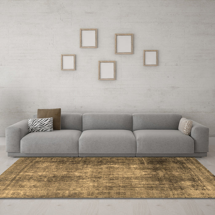 Machine Washable Persian Brown Traditional Rug in a Living Room,, wshtr3258brn