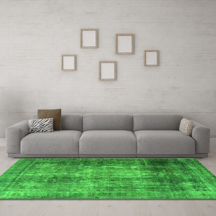 Machine Washable Persian Green Traditional Area Rugs in a Living Room,, wshtr3258grn