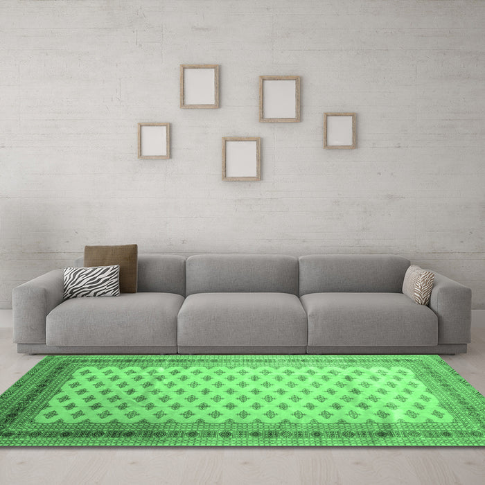 Machine Washable Persian Emerald Green Traditional Area Rugs in a Living Room,, wshtr325emgrn