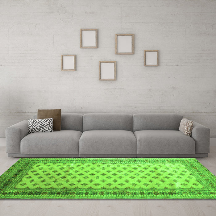 Machine Washable Persian Green Traditional Area Rugs in a Living Room,, wshtr325grn