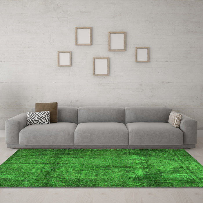 Machine Washable Persian Green Traditional Area Rugs in a Living Room,, wshtr3260grn