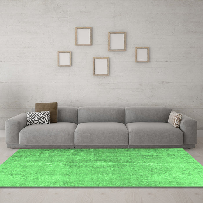 Machine Washable Persian Emerald Green Traditional Area Rugs in a Living Room,, wshtr3261emgrn