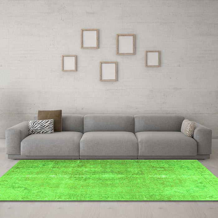 Machine Washable Persian Green Traditional Area Rugs in a Living Room,, wshtr3261grn