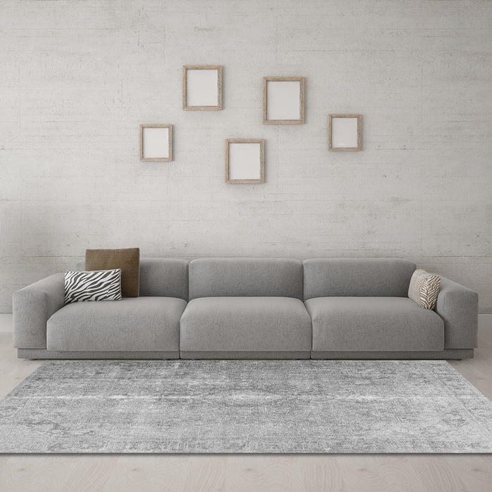 Machine Washable Persian Gray Traditional Rug in a Living Room,, wshtr3261gry