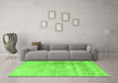 Machine Washable Persian Green Traditional Area Rugs in a Living Room,, wshtr3262grn