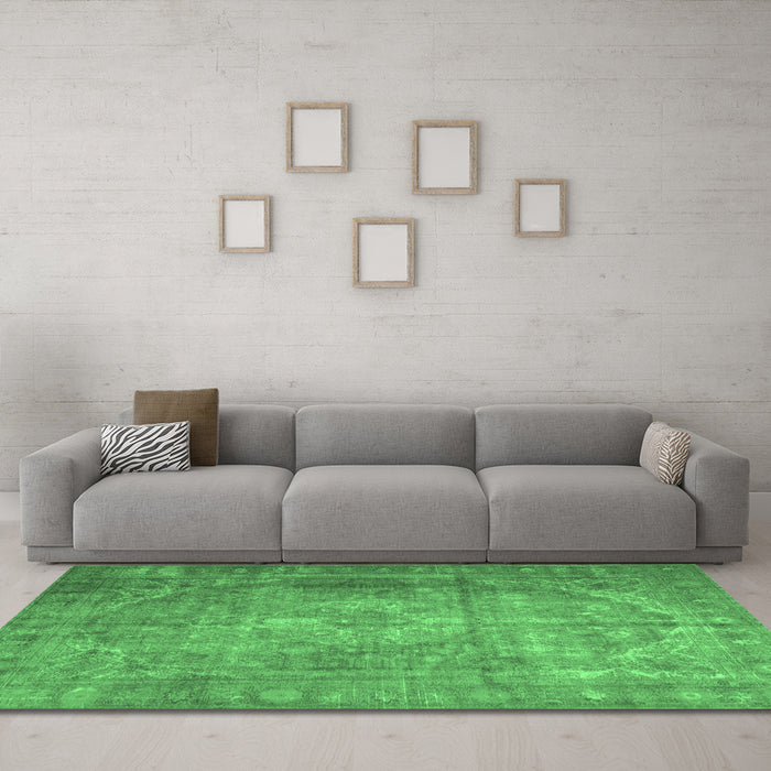 Machine Washable Persian Emerald Green Traditional Area Rugs in a Living Room,, wshtr3269emgrn