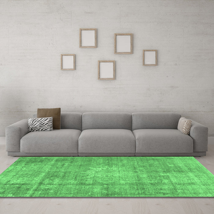 Machine Washable Persian Emerald Green Traditional Area Rugs in a Living Room,, wshtr3270emgrn