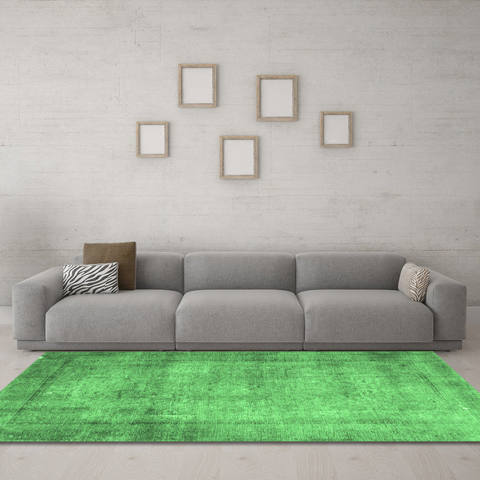 Machine Washable Persian Emerald Green Traditional Area Rugs in a Living Room,, wshtr3272emgrn