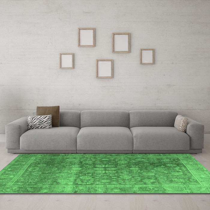 Machine Washable Persian Emerald Green Traditional Area Rugs in a Living Room,, wshtr3276emgrn