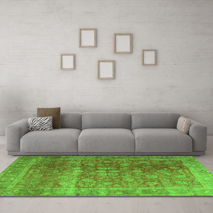 Machine Washable Persian Green Traditional Area Rugs in a Living Room,, wshtr3276grn